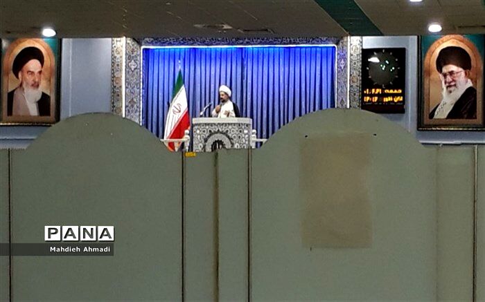 نماز جمعه از نظر سیاسی و اجتماعی کنگره عظیم هفتگی است