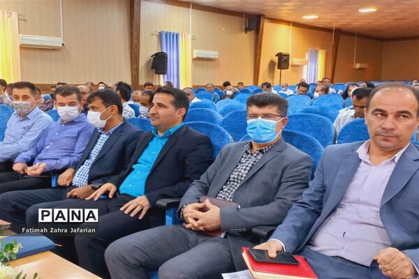 مراسم تجلیل از تلاشگران ماندگار ۳ در آموزش و پرورش امیدیه