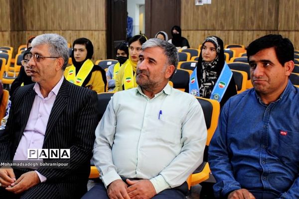 بازدید رئیس سازمان دانش‌آموزی کهگیلویه و بویراحمد از کلاس‌های خبرنگاری پایگاه‌های اوقات فراغت تابستان