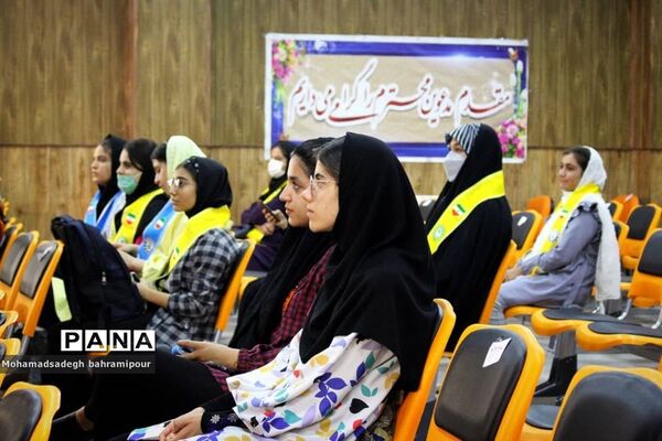 بازدید رئیس سازمان دانش‌آموزی کهگیلویه و بویراحمد از کلاس‌های خبرنگاری پایگاه‌های اوقات فراغت تابستان
