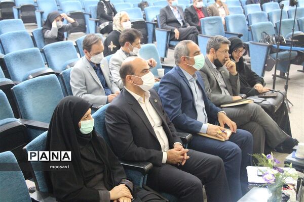 اولین کارسوق زبان انگلیسی دانش‌آموزان سمپاد در مشهد مقدس