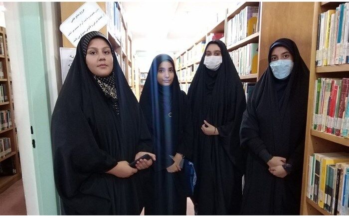بازدید هیات رئیسه مجلس دانش‌آموزی قم از کتابخانه فرهنگیان
