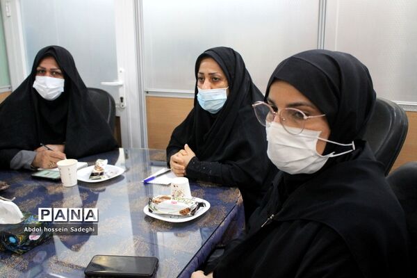 جلسه هم‌اندیشی مربیان و مدرسان پیشتاز سازمان دانش‌آموزی استان بوشهر