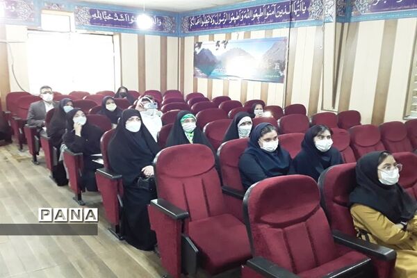 برگزاری کرسی آزاد اندیشی در دبیرستان فرزانگان ناحیه یک کرج