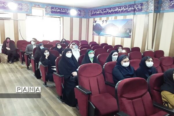 برگزاری کرسی آزاد اندیشی در دبیرستان فرزانگان ناحیه یک کرج