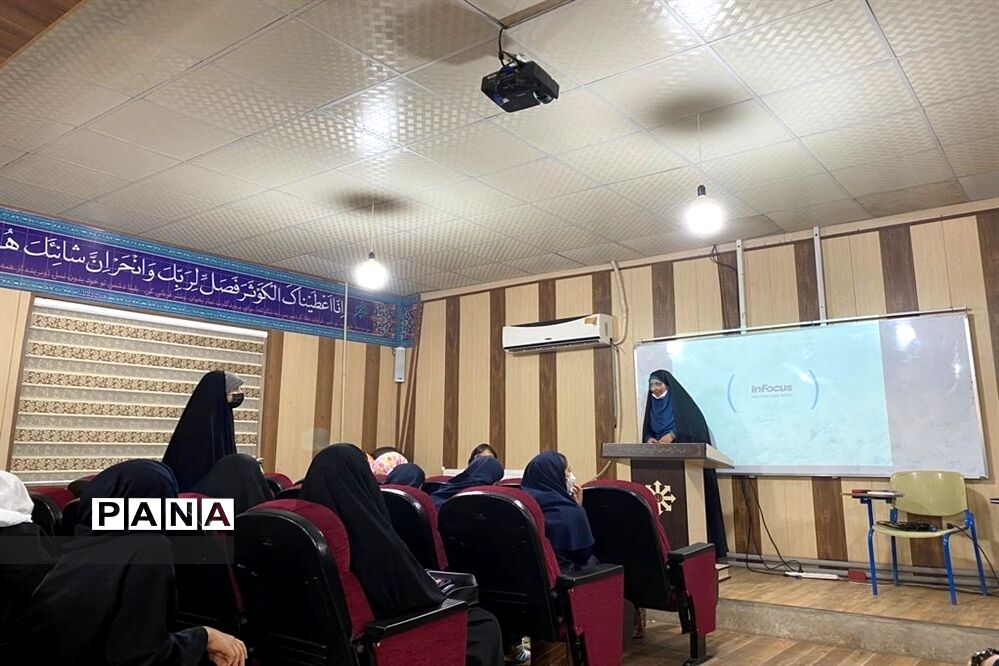 برگزاری کرسی آزاد اندیشی در دبیرستان فرزانگان ناحیه یک کرج