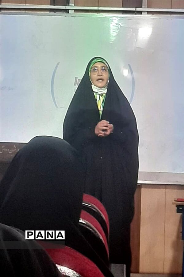 برگزاری کرسی آزاد اندیشی در دبیرستان فرزانگان ناحیه یک کرج