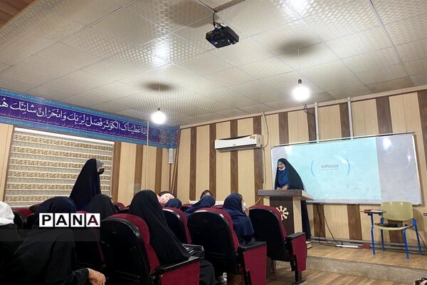 برگزاری کرسی آزاد اندیشی در دبیرستان فرزانگان ناحیه یک کرج