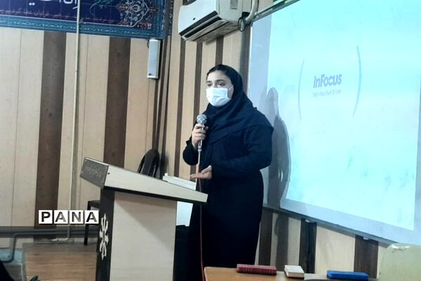 برگزاری کرسی آزاد اندیشی در دبیرستان فرزانگان ناحیه یک کرج