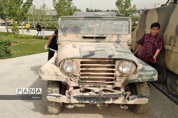 بازدید دانش‌آموزان منطقه ۱۳ در سالروز عملیات افتخار آفرین مرصاد از موزه ملی دفاع مقدس