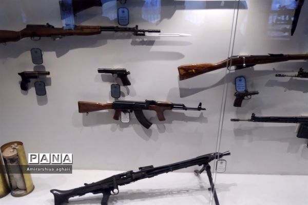 بازدید دانش‌آموزان منطقه ۱۳ در سالروز عملیات افتخار آفرین مرصاد از موزه ملی دفاع مقدس