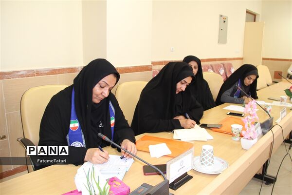 نشست هم‌اندیشی مدیران سازمان دانش‌آموزی با مدیرکل آموزش و پرورش خراسان شمالی