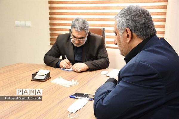 دیدار نمایندگان دهمین دوره مجلس دانش‌آموزی با مدیرکل آموزش و پرورش خوزستان
