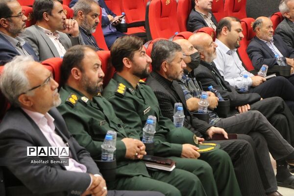 رونمایی از کتاب «وقتی بابا رئیس بود»-2