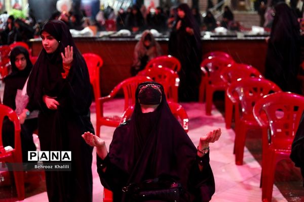 عزاداری شب اول محرم در امام‌زاده صالح(ع)