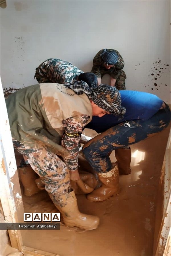 امداد‌رسانی به مردم سیل‌زده روستای بارده شهرستان بن