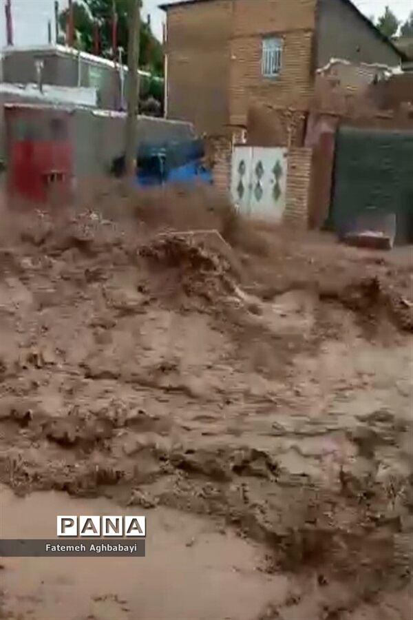 امداد‌رسانی به مردم سیل‌زده روستای بارده شهرستان بن