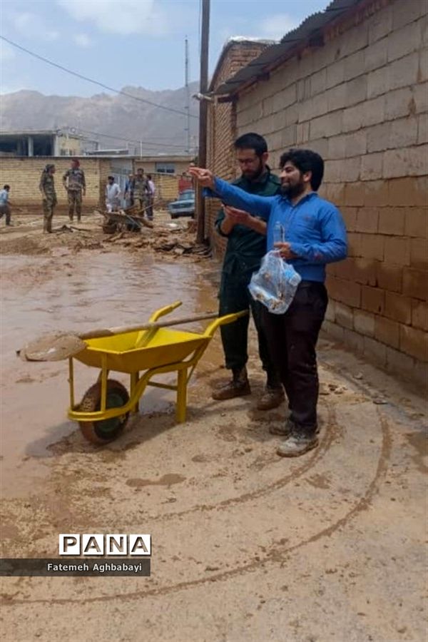 امداد‌رسانی به مردم سیل‌زده روستای بارده شهرستان بن