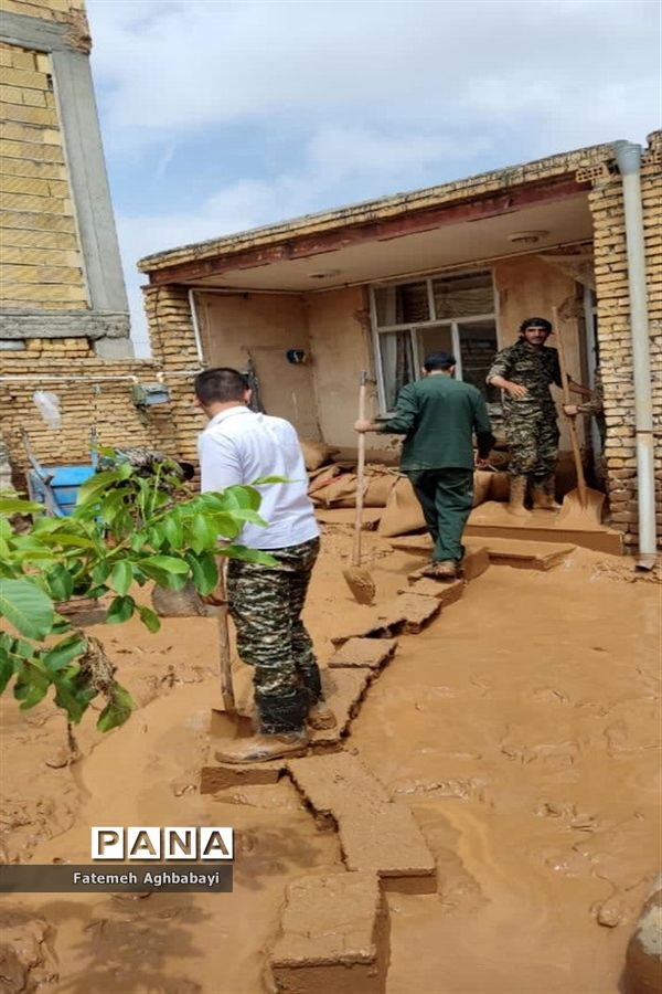 امداد‌رسانی به مردم سیل‌زده روستای بارده شهرستان بن