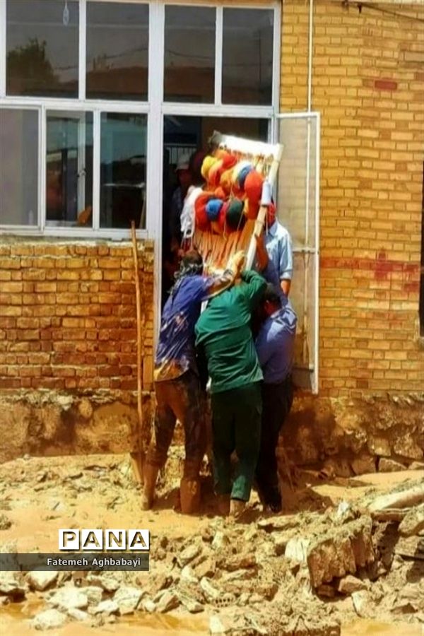 امداد‌رسانی به مردم سیل‌زده روستای بارده شهرستان بن