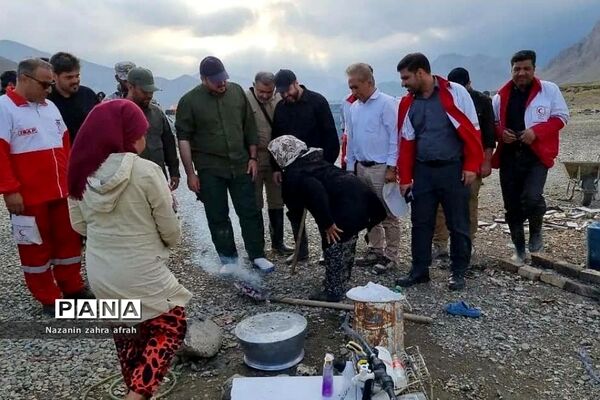 بازدید هوایی استاندار تهران از عشایر سیل‌زده  دشت لار رودهن