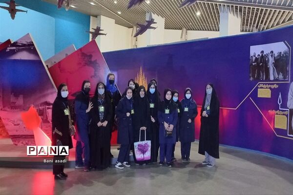 بازدید دانش‌آموزان دختر منطقه ۱۳  از موزه ملی دفاع مقدس