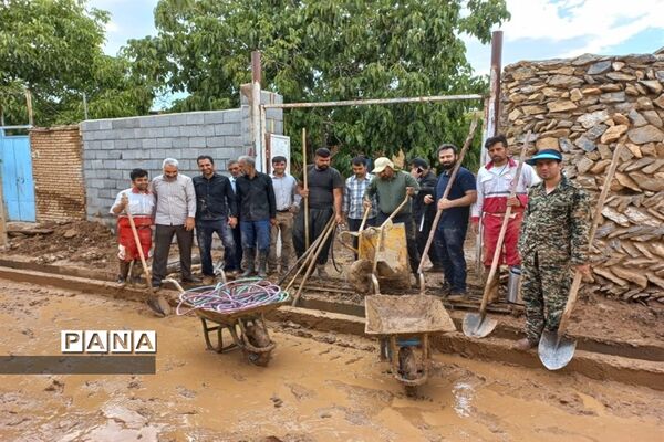 امدادرسانی فرهنگیان شهرستان‌های بن و سامان به سیل زدگان بارده