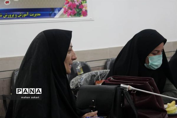 نشست مدیران مدارس متوسطه اول در گلوگاه