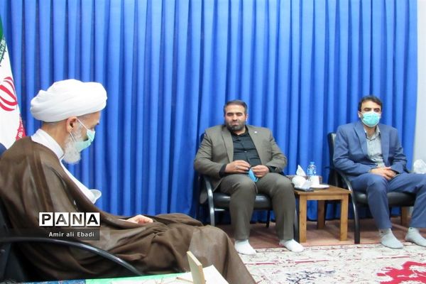 دیدار رئیس مرکز ملی تایید صلاحیت سازمان استاندارد کشور با نماینده ولی فقیه