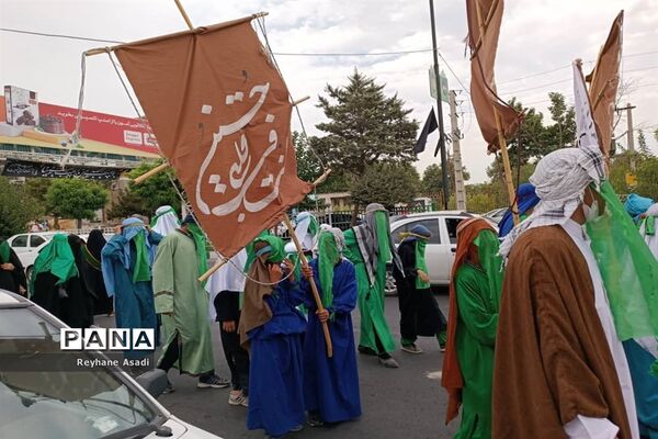 اجرای نمایش خیابانی قافله‌سالار کربلا در محمدشهر کرج