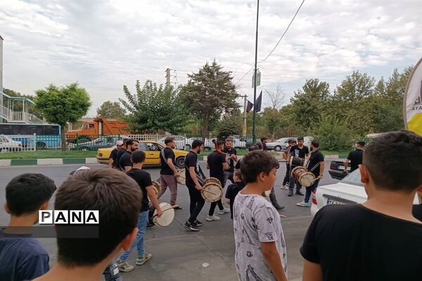 اجرای نمایش خیابانی قافله‌سالار کربلا در محمدشهر کرج