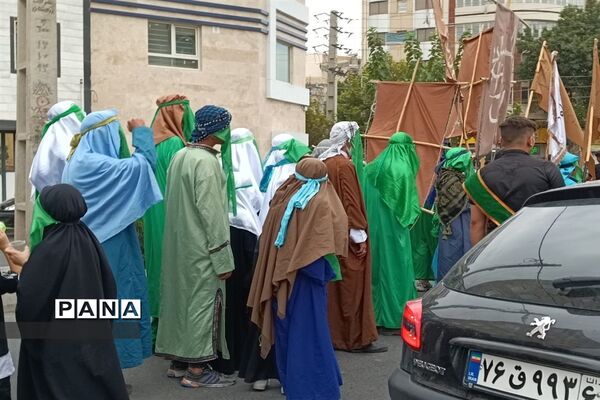 اجرای نمایش خیابانی قافله‌سالار کربلا در محمدشهر کرج