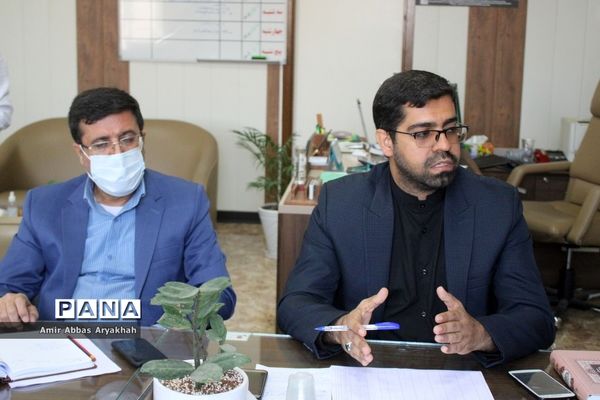 جلسه شورای اداری معاونت پرورشی و فرهنگی و سازمان دانش‌آموزی استان بوشهر