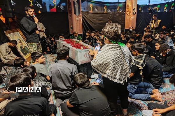وداع دانش آموزان شیرازی با پیکر سردار بی سر شهید عبداله اسکندری -1