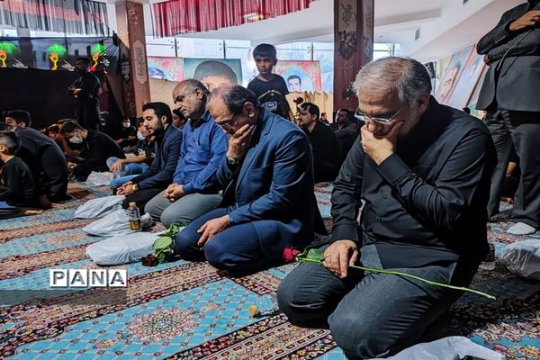 وداع دانش آموزان شیرازی با پیکر سردار بی سر شهید عبداله اسکندری -1