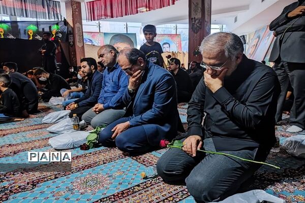 وداع دانش آموزان شیرازی با پیکر سردار بی سر شهید عبداله اسکندری -1