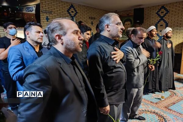 وداع دانش آموزان شیرازی با پیکر سردار بی سر شهید عبداله اسکندری -1