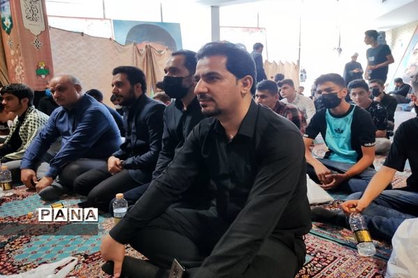 وداع دانش آموزان شیرازی با پیکر سردار بی سر شهید عبداله اسکندری -1