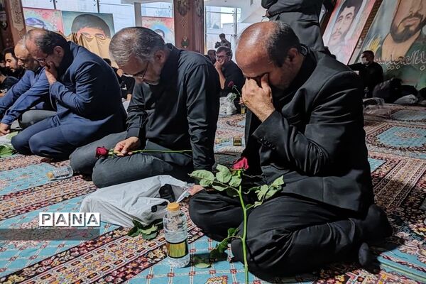 وداع دانش آموزان شیرازی با پیکر سردار بی سر شهید عبداله اسکندری -1