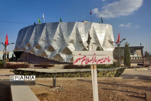 وداع دانش آموزان شیرازی با پیکر سردار بی سر شهید عبداله اسکندری -1