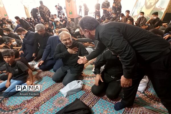 وداع دانش‌آموزان شیرازی با پیکر سردار بی سر شهید عبداله اسکندری -۲