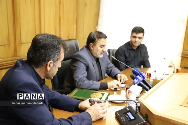 تجلیل استاندار کرمانشاه از دانش‌آموز رتبه اول کنکور 1401