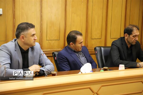 تجلیل استاندار کرمانشاه از دانش‌آموز رتبه اول کنکور 1401