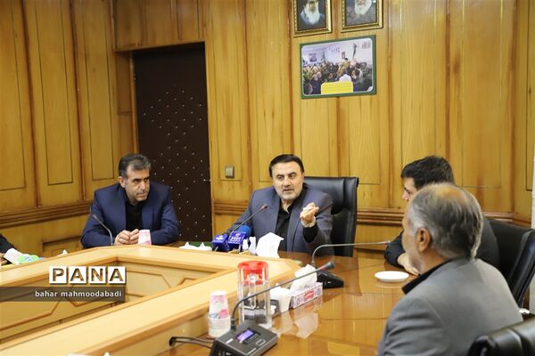 تجلیل استاندار کرمانشاه از دانش‌آموز رتبه اول کنکور 1401