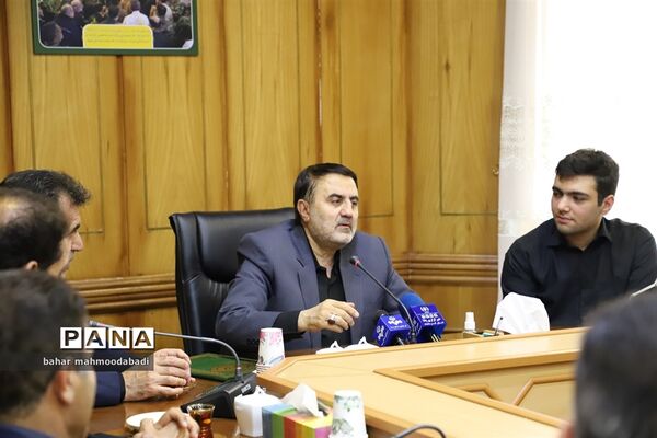 تجلیل استاندار کرمانشاه از دانش‌آموز رتبه اول کنکور 1401