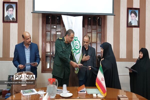 تقدیر از فرماندهان واحد‌های بسیج دانش‌آموزی مدارس نائین
