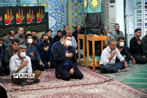 برپایی مراسم روضه‌خوانی اباعبدالله الحسین(ع) در اداره کل آموزش و پرورش اصفهان