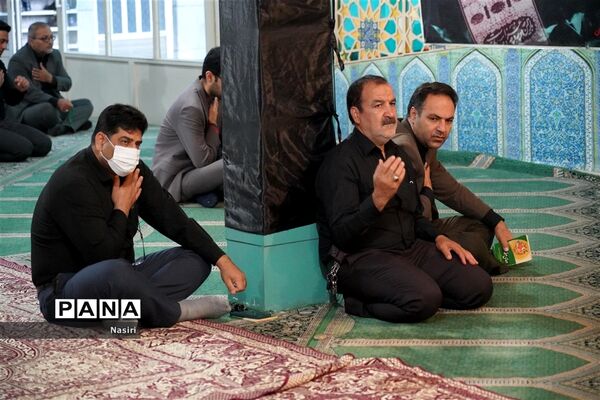 برپایی مراسم روضه‌خوانی اباعبدالله الحسین(ع) در اداره کل آموزش و پرورش اصفهان