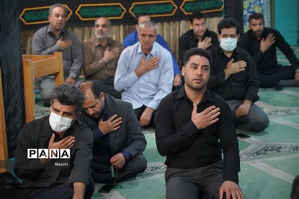 برپایی مراسم روضه‌خوانی اباعبدالله الحسین(ع) در اداره کل آموزش و پرورش اصفهان