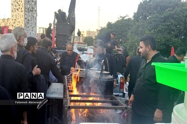 مراسم وداع با پیکر ۵ شهید مدافع حرم در میدان امام حسین(ع)